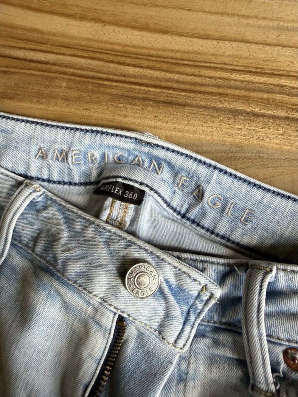 American Eagle AirFlex 360 Distressed Jeans Light Wash Men's 33x30 - Picture 4 of 6